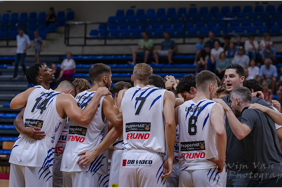 Hubo Limburg United begint seizoen met winst tegen landskampioen Oostende