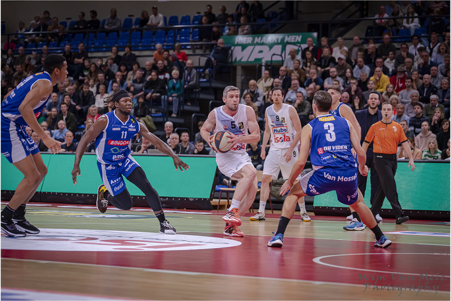 Eerste nederlaag van het seizoen tegen Kangoeroes Basket Mechelen.