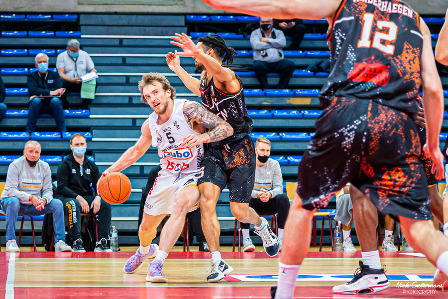 Hubo Limburg United verzekert plek in halve finales dankzij driepunters Palmi